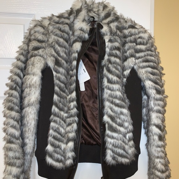 Faux Fur Zip Up Jacket - Picture 2 of 7